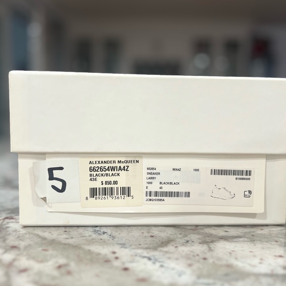 Alexander McQueen Black and White Accessories - Picture 9 of 10